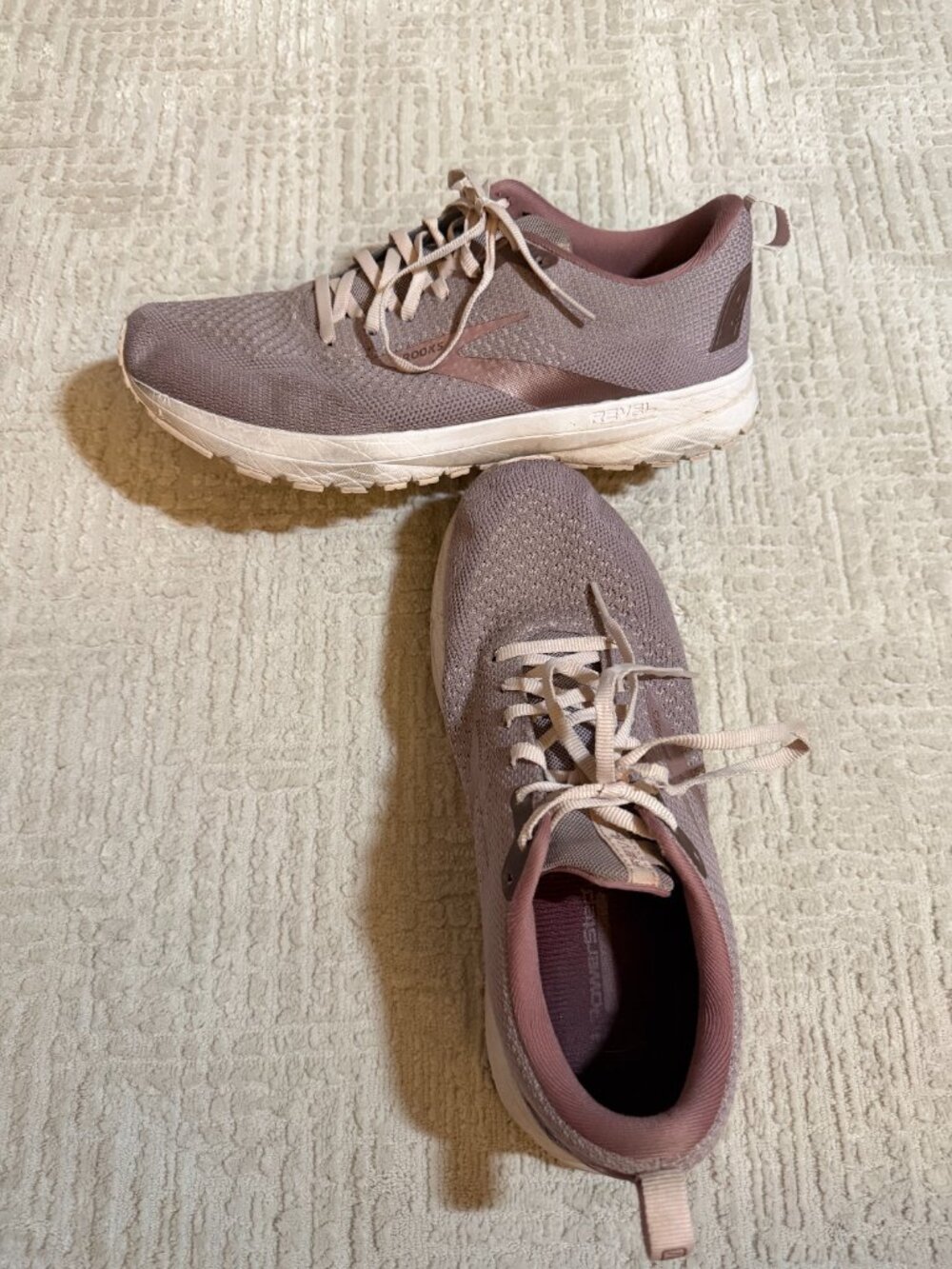 Lavender Woman Brooks Sneaker - Picture 4 of 6